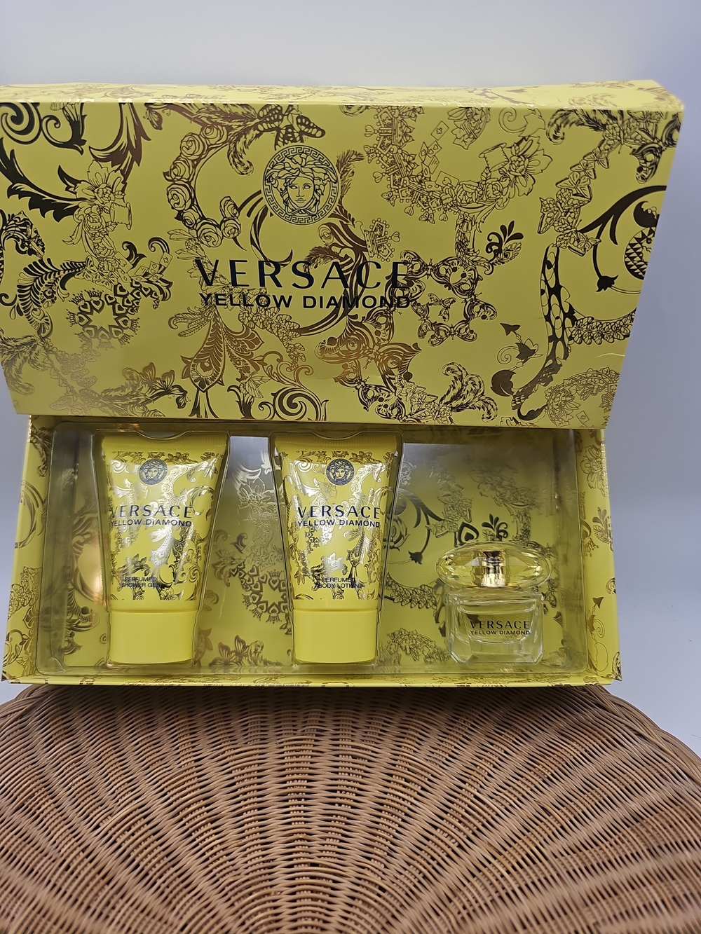 Versace Yellow Diamond Womens 3 Pc Gift Sample Set Perfume Lotion Shower Gel